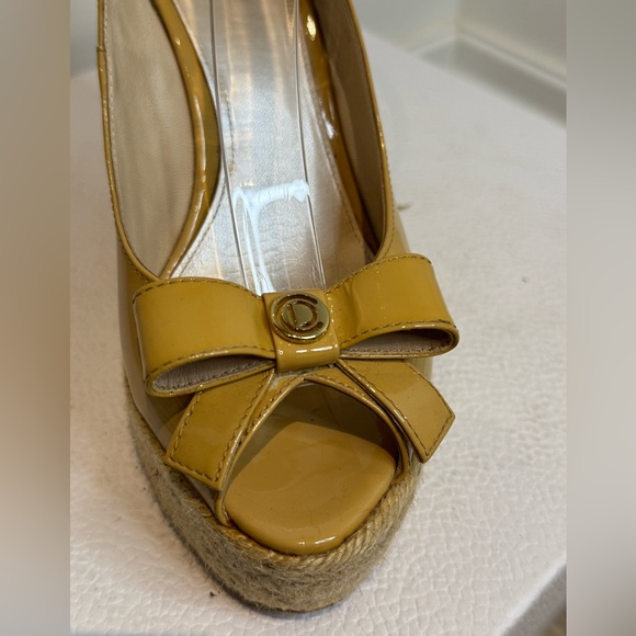 Classic DIOR Espadrilles That Will Be Staple In Your Closet! - Picture 2 of 7